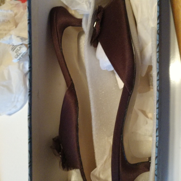 NWT Peep Toe BROWN VELVET Crystal & Tulle Embellished VERA WANG Kitten Heels - Picture 5 of 5